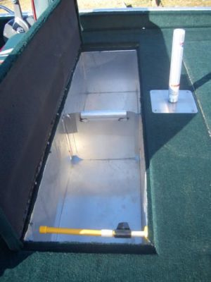 Rear Divided Livewell